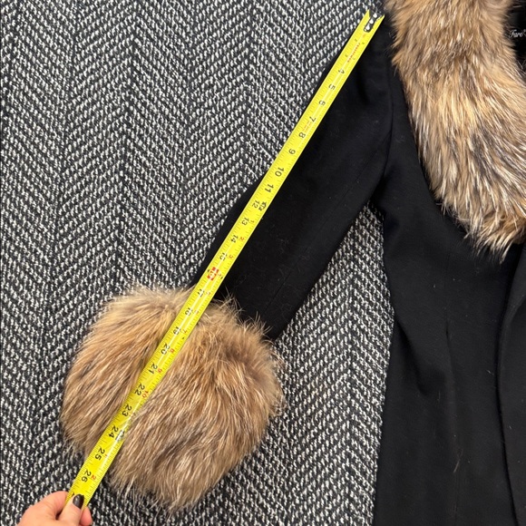 Chic Black Teddy Jacket with Faux Fur Accents - Picture 9 of 9